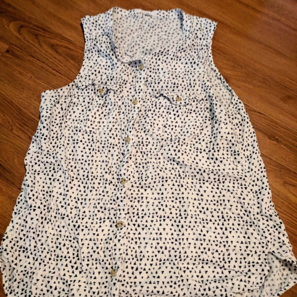 Black and White Sleeveless Blouse